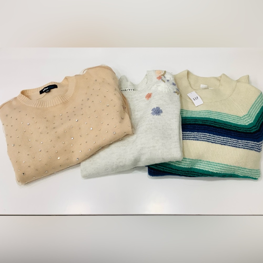 THREE NICE SOFT SWEATERS FOR price of❗️ONE❗️